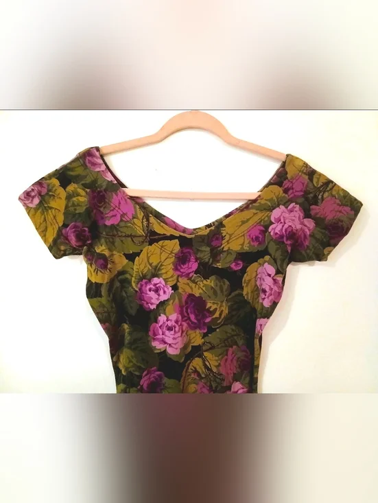 Vintage 90s Betsey Johnson Floral Dress Midi Fit Flare Cap Sleeve Black Purple M - Picture 4 of 6